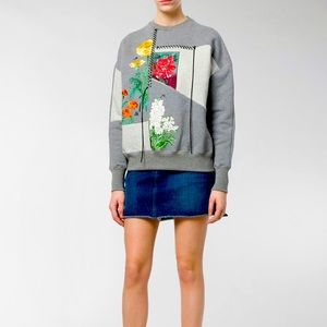 ALEXANDER MCQUEEN
Embroidered Sweatshirt In Grey